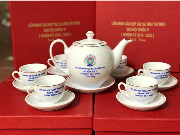 Bộ ấm chén kẻ chỉ vàng 10k