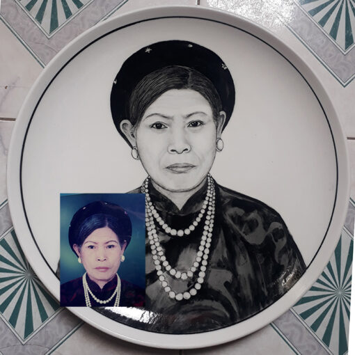 Vẽ truyền thần lên đĩa sứ