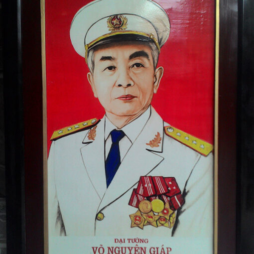 Vẽ Truyền Thần Bác Giáp Trên Sứ